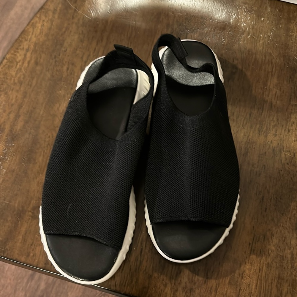 Stretchy mule sandal